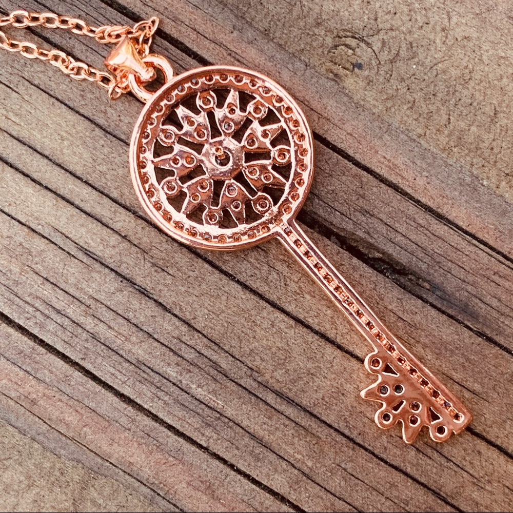 TREASURE ♡ Cubic Zirconia Key GIFT - Picture 9 of 16